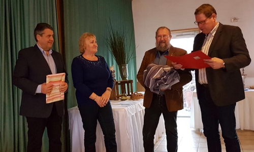 Von links: Sigmar Gabriel, Helga Pankratowitz, Peter Illner und Marcus Bosse. Foto: SPD Hornburg