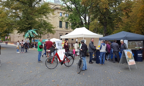 Interessantes und lehrreiches gab es wie hier in Braunschweig an verschiedenen Infoständen zu entdecken. Foto: BUND