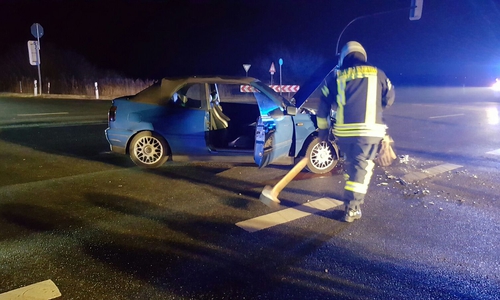 Auf der Nordtangente krachte es gestern Abend. Fotos: Feuerwehr Fallersleben