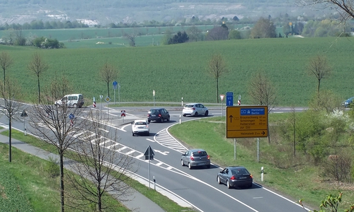 Am Unfallschwerpunkt wurde eine Sperrfläche markiert, die den Rechtsabbiegerverkehr beeinflusst. Foto: Kreisverkehrswacht Helmstedt