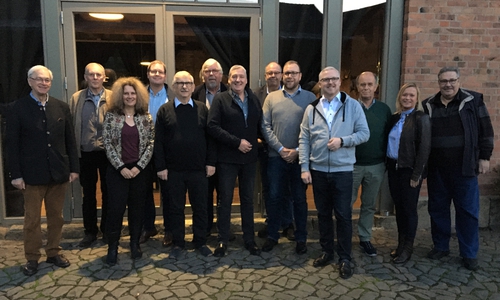 Die Kreisjägerschaft im Gespräch mit der SPD Kreistagsfraktion (v .li.:) Vorsitzender Bernd Becker und Kreisjägermeister Alfred Wesche sowie Susanne Fahlbusch, MdL Marcus Bosse, Joachim Eichenlaub, Michael Sandte, Oliver Ganzauer, Michael Hausmann, Julian Märtens, Fraktionsvorsitzender Falk Hensel, Harald Koch, MdL Dunja Kreiser und Bernfried Keye.

Foto: Kreistagsfraktion SPD-Wolfenbüttel