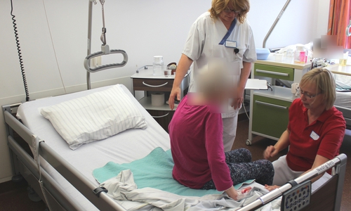Die neuen Niedrigbetten vereinfachen kleineren Menschen, den Boden mit Füßen zu berühren, bevor sie aus dem Bett aufstehen. Foto: Klinikum Wolfsburg