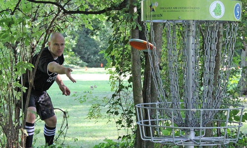 Die Trendsportart Discgolf erfreut sich immer größerer Beliebtheit. Foto: Thorsten Raedlein