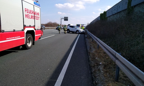 Für die Einsatzkräfte galt es den Unfallort zu sichern. Foto: Feuerwehr Helmstedt