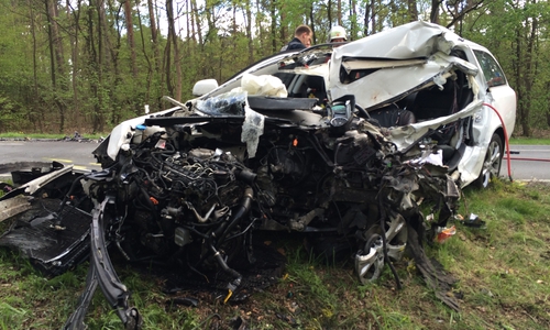 Auf der B 188 Höhe Heidesee bei Gifhorn kam es am Mittwochnachmittag zu einem schweren Verkehrsunfall mit tödlichem Ausgang. Fotos: 24-7aktuell (BM).