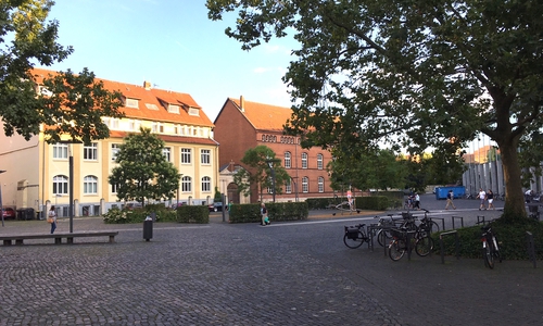 Am äußeren Erscheinungsbild des Herzogin-Anna-Amalia-Platzes wird sich wohl vorerst nichts ändern. Foto: Alexander Dontscheff