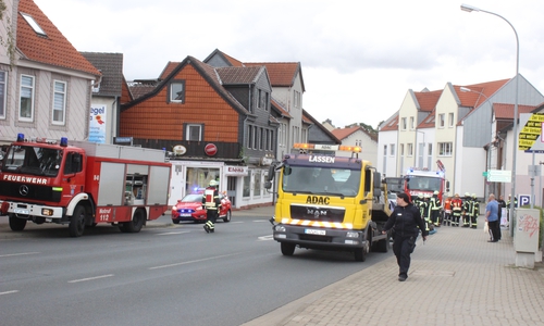 Auf der Dr.-Heinrich-Jasper-Straße kam es am Donnerstagmittag zu einem Unfall. Eine Frau musste aus dem Auto befreit werden. Foto: Anke Donner