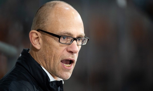 Trainer Hans Kossmann muss nach knapp fünf Monaten gehen. Foto: Marco Leipold/City-Press GmbH/Archiv
