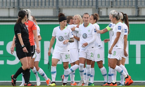 Torjubel nach dem 1:0 durch Pernille Harder. Fotos: Agentur Hübner