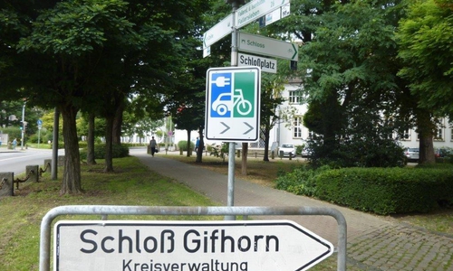 Ladestation direkt auf dem Schlosshof. Foto: Landkreis Gifhorn