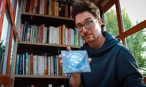 Der gebürtige Braunschweiger Melvin Haack ist Teil der Berliner Band "Schnaps im Silbersee". Das Album "Jede Welt ist die Echte" verlosen wir in diesem Artikel. Foto & Podcast: Werner Heise