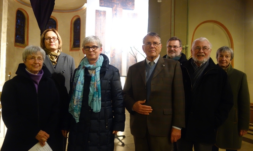 Zum Organisationsteam gehören von links: Margarete Schauf (Pfarrgemeinde
St. Petrus), Martina Staats (Gedenkstätte), Mechthild Ludwig-Mayer und
Helmut Hahn (beide Kolpingfamilie), Peter Heldt, Hans Josef Schauf,
Monika Stopper (alle Pfarrgemeinde St. Petrus).
Auf dem Foto fehlen: Irene Albrecht und Claudia Wagner (beide Amnesty
International), Jochen Pöhland (Gedenkstätte), Matthias Eggers (Pfarrer
St. Petrus) und Celina Wieczorek (Organistin). Foto: Privat