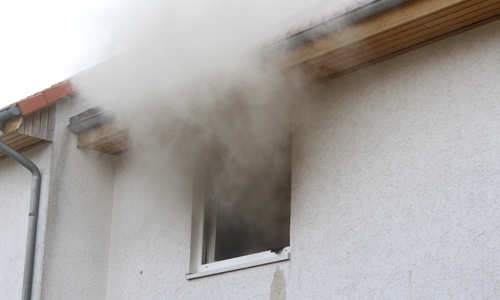 Im Obergeschoss dieses Hauses hat es gebrannt. Fotos: Max Förster