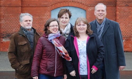 Der Vorstand von Ilsede hilft e.V. besteht jetzt aus Annerose Neumann (1. Vorsitzende), Katja Brandes (2. Vorsitzende), Gisela Braackmann (3. Vorsitzende), Marcus Seelis (Kassenwart) und Günter Mertins (Beisitzer). Foto: Ilsede hilft e.V.