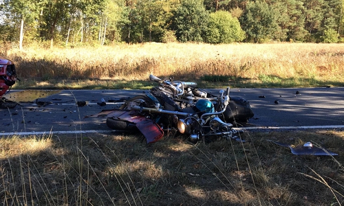 Der Motorradfahrer wurde bei dem Unfall schwer verletzt. Fotos und Video: aktuell24/Kr