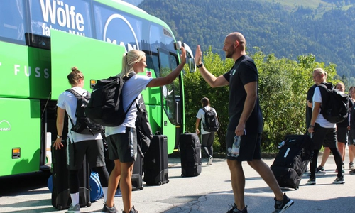 VfL-Coach Stephan Lerch muss auf einige Spielerinnen vorübergehend verzichten. Symbolfoto: VfL Wolfsburg
