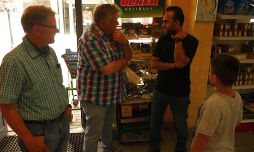 Der CDU Stadtverband mit Volker Müller, Eckbert Schulze und Mustafa User besuchten das "Bizanzer Delicata". Foto: CDU