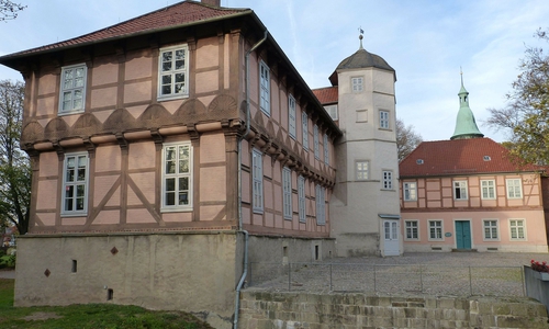 Der Bund der Steuerzahler kritisiert die ihrer Ansicht nach sinnlosen Planungen für einen nicht genehmigungsfähigen Innenaufzug am Schloss als gewaltige Steuerverschwendung. Foto: Pixabay