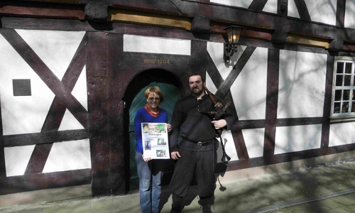 Fördervereinsvorsitzende Dorothee Schacht freut sich mit Nils Schacht auf das diesjährigen Mühlenfest. Foto: Privat