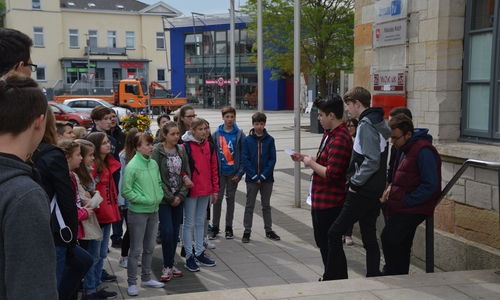 Ihr Wissen über "Nationalsozialismus in Wolfenbüttel" teilten Schüler der IGS Wallstraße bei einer Führung mit den Siebtklässlern der Henriette-Breymann-Gesamtschule. Foto: Privat