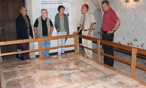 Von links: Klaus Oberlaender, Herbert Rohm (beide Bürger-Aktion Alt-Helmstedt), Doris Noll, Erster Stadtrat Henning Konrad Otto und Wolfgang Brumund von der Stadt Helmstedt. Foto: Stadt Helmstedt