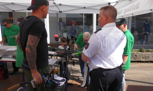 Polizei und Verkehrswacht sorgen gemeinsam für die Sicherheit der Radfahrer

Foto: Verkehrswacht Wolfsburg e.V.