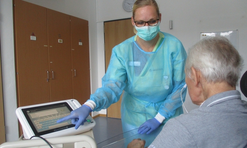 Mit moderner Technik können die Schluckstörungen bei Schlaganfall-Patienten verbessert werden. Foto: Asklepios Klinik 