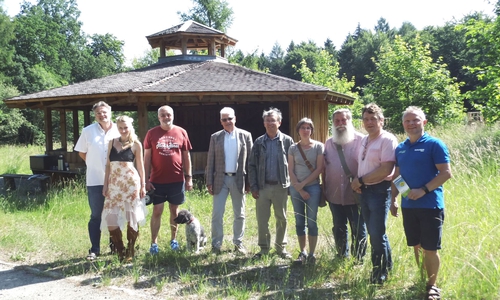 Die Organisatoren und Unterstützer des Gemeinsam aktiv-Tag: Ernst-Ulrich Kreschel und Sabine Münz (Die Kugelblitze), Gisbert Krake (Guter Zweck e.V), Henry Bäsecke (Bürgermeister der Stadt Schönigen), Ines Füldner und Reinhard Duckstein (AGTour), Joachim Traumann (Kurationsvorsitzender Bürgerstiftung Ostfalen), Michael Mechow (Guter Zweck e.V.)  und Frank Schließer (Elm-Freizeit). Foto: Verein Guter Zweck e.V.
