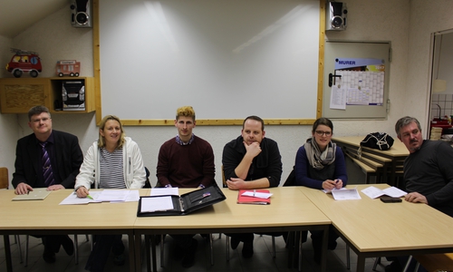 Der Bürgermeister von Königslutter Alexander Hoppe (links) und die Ortsbürgermeisterin von Lauingen Michaela Römmeler (2.v.l.) beim Ortsrat, Foto: Christoph Böttcher.