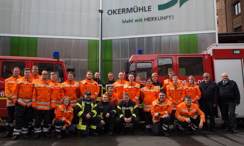 Die Teilnehmerinnen und Teilnehmer der Truppmann 1 Ausbildung. Foto: Feuerwehr Elm-Asse