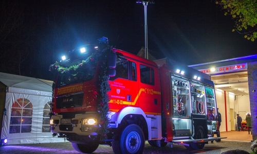 Das neue MLF vor dem in Eigenleistung errichteten Anbau. Foto: Feuerwehr Goslar