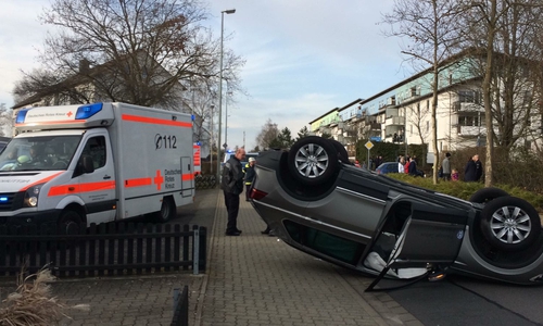Beide Fahrer kamen mit leichten Verletzungen in ein Krankenhaus. Fotos/Video: Werner Heise