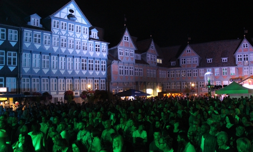 Das Altstadtfest in Wolfenbüttel sorgte schon an den ersten beiden Tagen für Stimmung bei den vielen Besuchern. Fotos: Anke Donner/Robert Braumann, Max Förster, stadt Wolfenbüttel