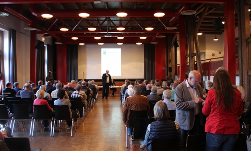 Viele Interessierte und Betroffene versammelten sich am gestrigen Abend zur Versammlung mit dem Thema Juli-Hochwasser 2017. Fotos: Jonas Walter
