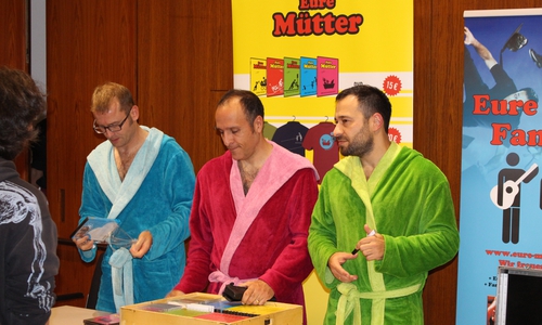  <br /> Nach dem Ende der Show verkauften die Jungs noch CDs, DVDs und T-Shirts passend zu ihren Programmen.