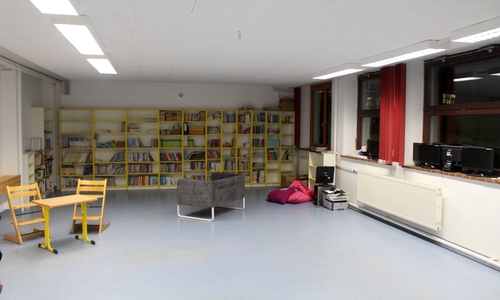 Im Kellergeschoss entstehen zwei neue Klassenräume (hier in der Schulbücherei, die zuvor auch als PC-Raum genutzt wurde), da mit einem weiteren Bedarf gerechnet wird.