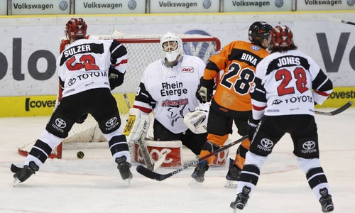 Auch ein starker Gustaf Wesslau konnte nichts gegen die Grizzlys-Offensive ausrichten. Foto: imago/foto2pres