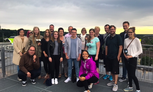 Die Instameet-Gruppe auf dem Rathausdach. Foto: Stadt Wolfsburg