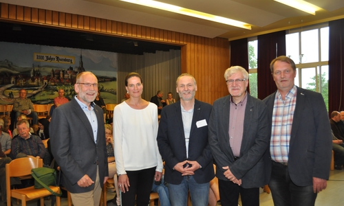 Bei der Regionalkonferenz Sucht im Haus Hagenberg (v.l.:. Henning Eschemann, Geschäftsführer des Paritätischen Braunschweig, Anke Nickel, Mitarbeiterin im Sozialdienst, Christian Meininghaus, Heimleiter Haus Hagenberg, Michael Lindauer vom Altstadttheater Hornburg sowie Andreas Hillebrand von den Guttemplern. Foto: Paritätischer Braunschweig