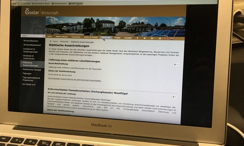 Bislang werden nur die Ausschreibungen in digitaler Form zur Verfügung. Foto: Eva Sorembik