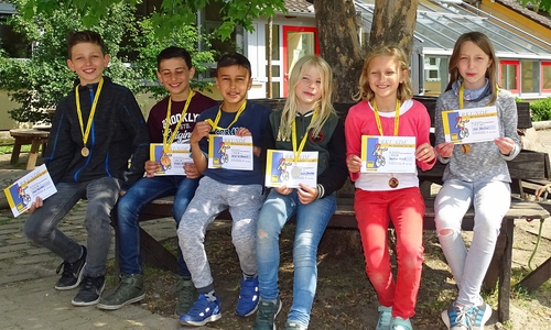 Die Gewinner der Goldmedaillen: Max Apostel, Kadri Kahwatmi, Belal Al Ahmad, Charlotta Luise Janshen, Pauline Bloch und Zoe Becker (v. li.). Fotos: Kreisverkehrswacht Helmstedt e.V.