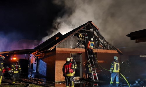 Immer wieder schlug der Brandstifter in Grassel zu. Auch vor der Feuerwehrwache machte er nicht halt. Archivbild