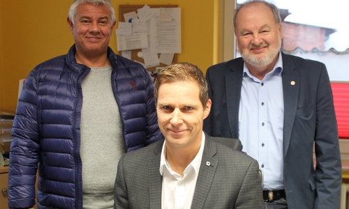 Enrico Leinichen und Joachim Uebermuth vom ASB sowie Heinz-Ulrich Kabrodt (r.) vom SoVD bei der Kooperationsunterzeichnung. Fotos: SoVD