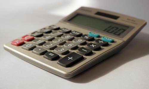 Die Grundsteuer soll erhöht werden. Doch muss eventuell neu gerechnet werden, falls das Bundesverfassungsgericht
die derzeitigen Einheitswerte kassiert. Symbolfoto: pixabay