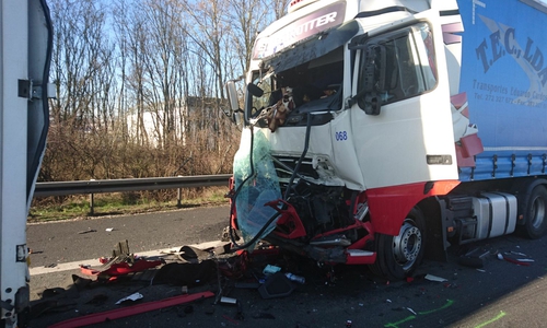 Mehrere LKW waren am Unfall beteiligt. Fotos: aktuell24/sk