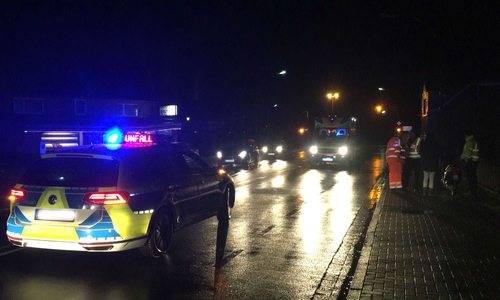 Ein 21-Jähriger rutschte mit seinem Kraftrad auf der nassen Fahrbahn weg. Foto: Frederick Becker
