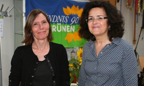 Ulrike Siemens links mit Gabriele Heinen-Kljajić MdL Bündnis 90/Die GRÜNEN
(Ministerin für Wissenschaft und Kultur) beim Sommerfest der Grünen. Foto: Grüne 