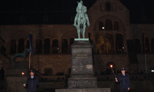 Hoher Besuch in der Kaiserpfalz erforderte auch ein hohes Sicherheitsaufkommen. Foto: Nick Wenkel