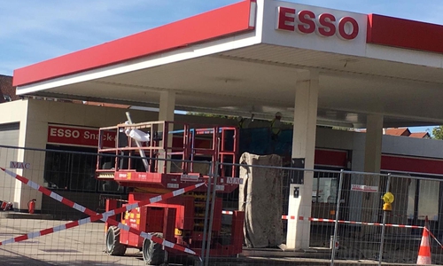 Derzeit ist die Esso-Tankstelle am Neuen Weg gesperrt. Foto: Janosch Lübke