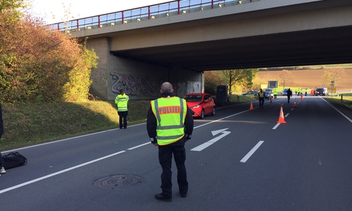 Der Polizei konnte durch die großangelegte Kontrolle diverse Ordnungswidrigkeiten und Straftaten ahnden. Fotos: Polizei